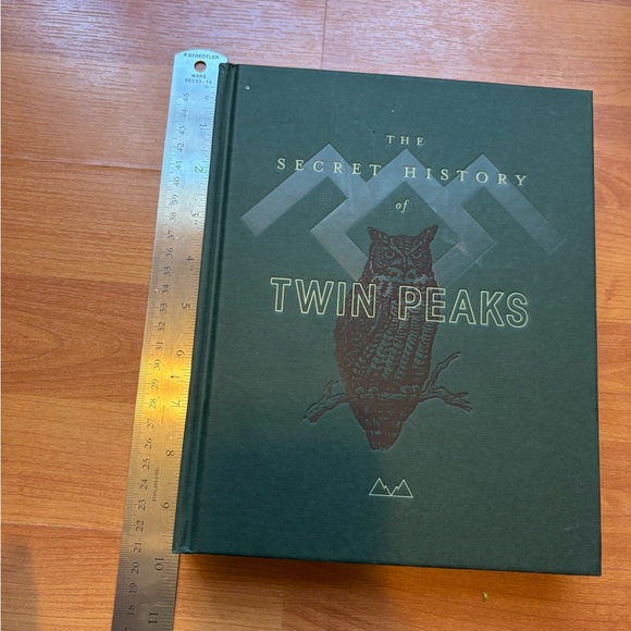 The Secret History of Twin Peaks Book - Picture 4 of 4